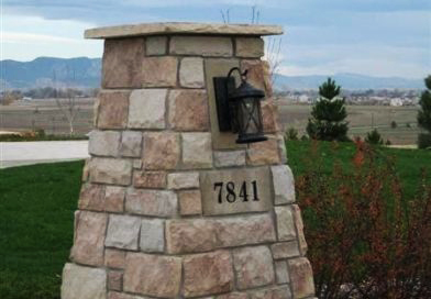 Flagstone pillar with address